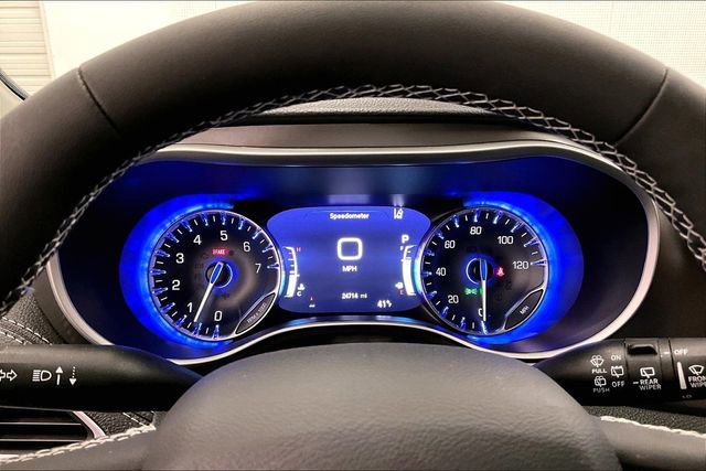 Used 2024 Chrysler Pacifica Touring-L image 27