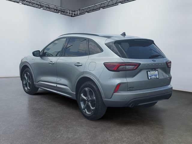 Used 2023 Ford Escape ST-Line w/ Tech Pack #1 AWD/4WD image 3