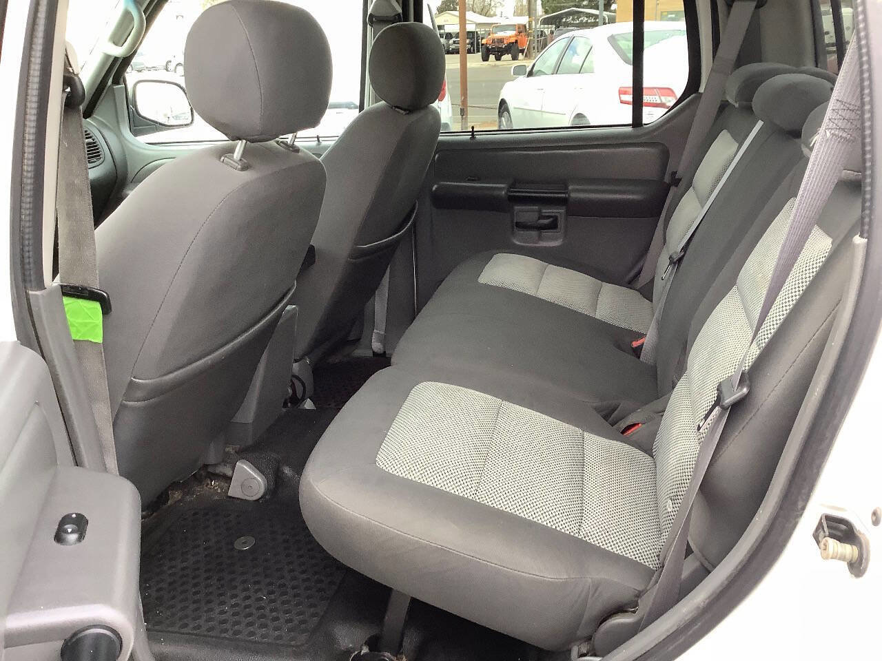 Used 2004 Ford Explorer Sport Trac XLS image 25