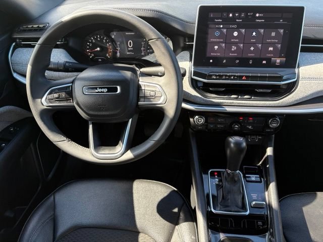 Used 2024 Jeep Compass Latitude AWD/4WD image 3