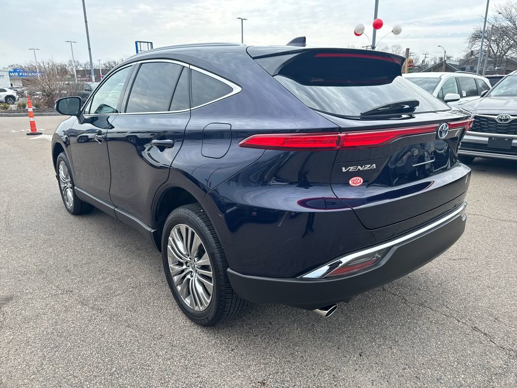Used 2024 Toyota Venza XLE AWD/4WD image 5