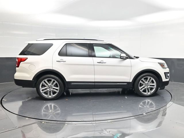 Used 2017 Ford Explorer Limited image 2