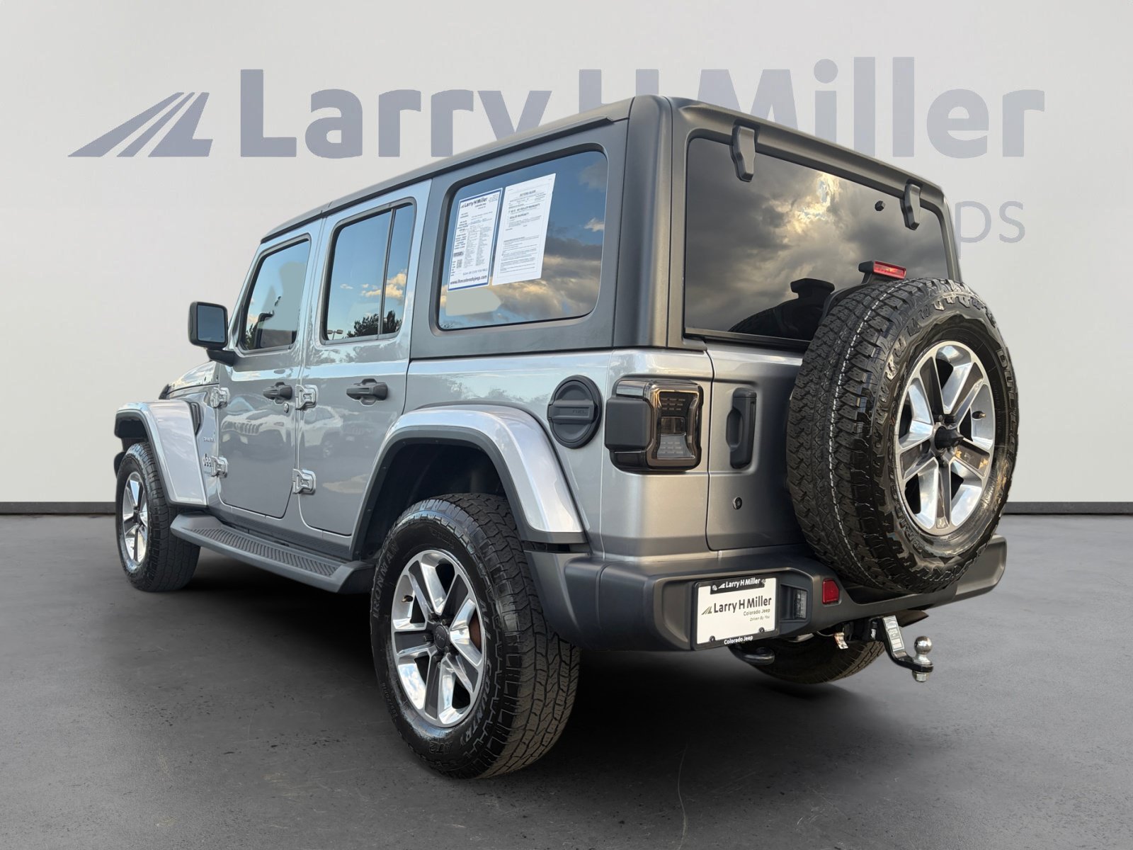 Used 2020 Jeep Wrangler Unlimited Sahara AWD/4WD image 3