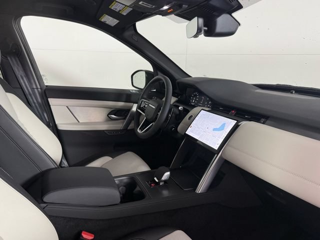 New 2026 Land Rover Discovery Sport Landmark AWD/4WD image 33