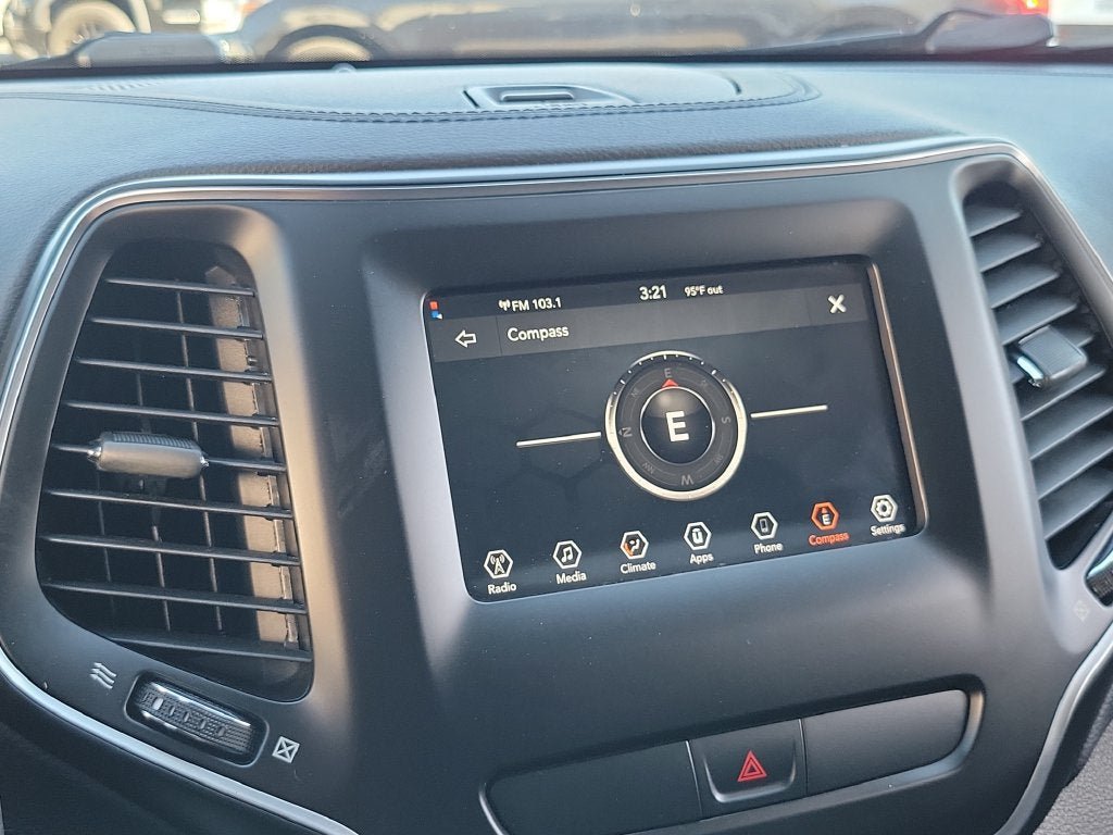 Used 2020 Jeep Cherokee Latitude FWD image 29