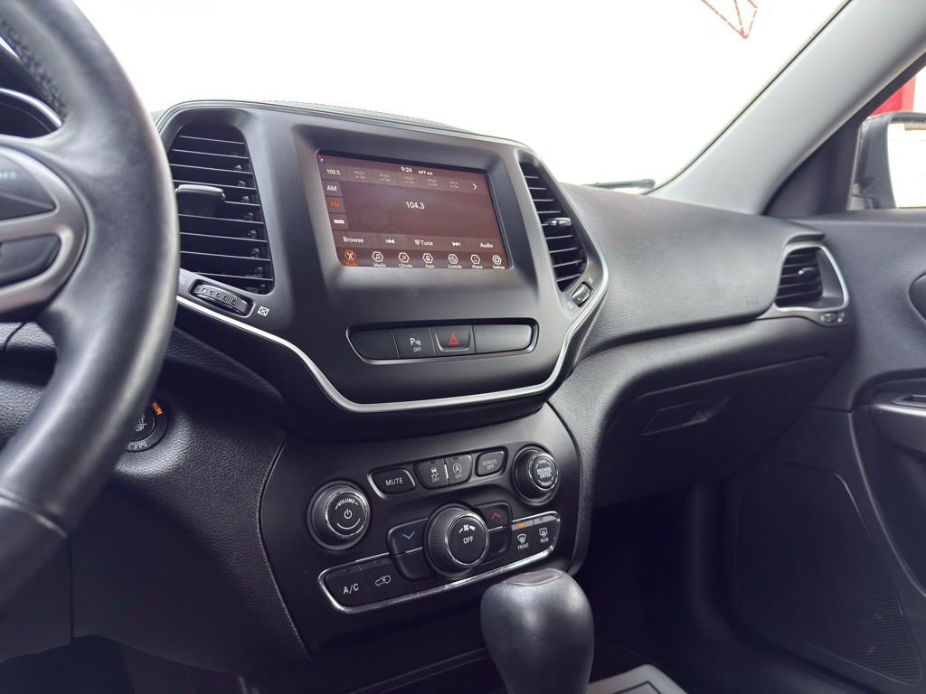 Used 2019 Jeep Cherokee Latitude Plus w/ Cold Weather Group image 19