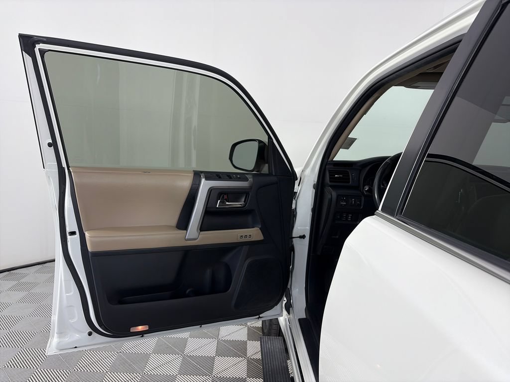 Used 2015 Toyota 4Runner Limited AWD/4WD image 10