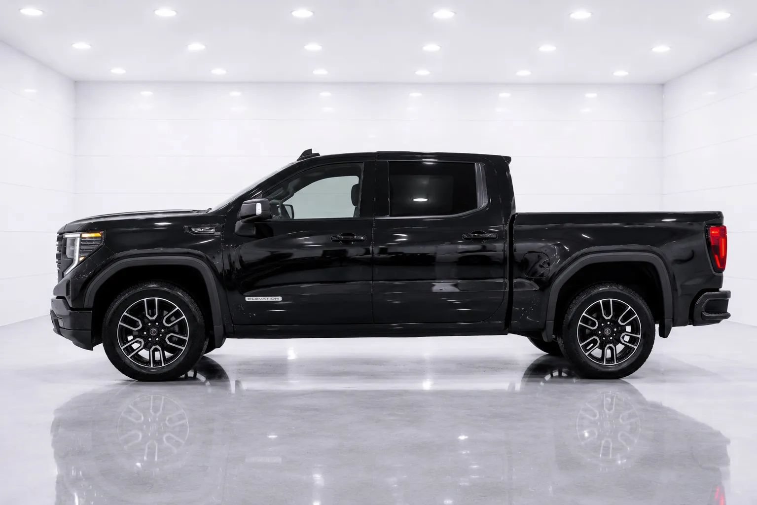 Used 2024 GMC Sierra 1500 Elevation AWD/4WD image 2