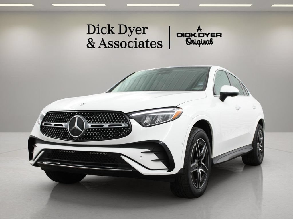 Used 2025 Mercedes-Benz GLC 300 4MATIC image 5
