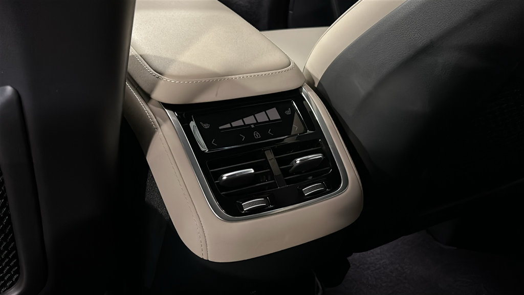 Certified 2026 Volvo XC90 B6 Plus AWD/4WD image 25