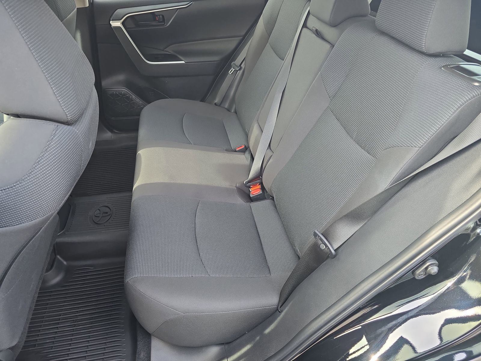 Used 2022 Toyota RAV4 LE image 19