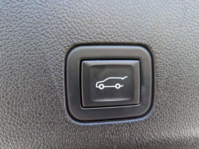 Used 2023 Chevrolet Suburban Premier AWD/4WD image 8