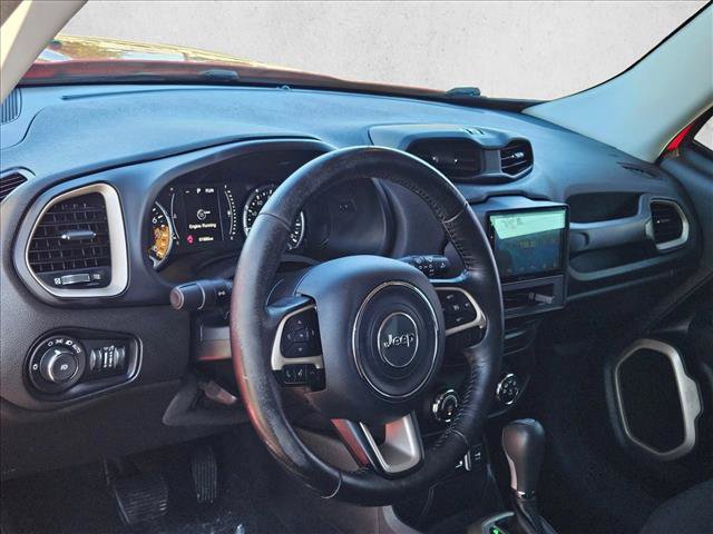 Used 2017 Jeep Renegade Latitude FWD image 10