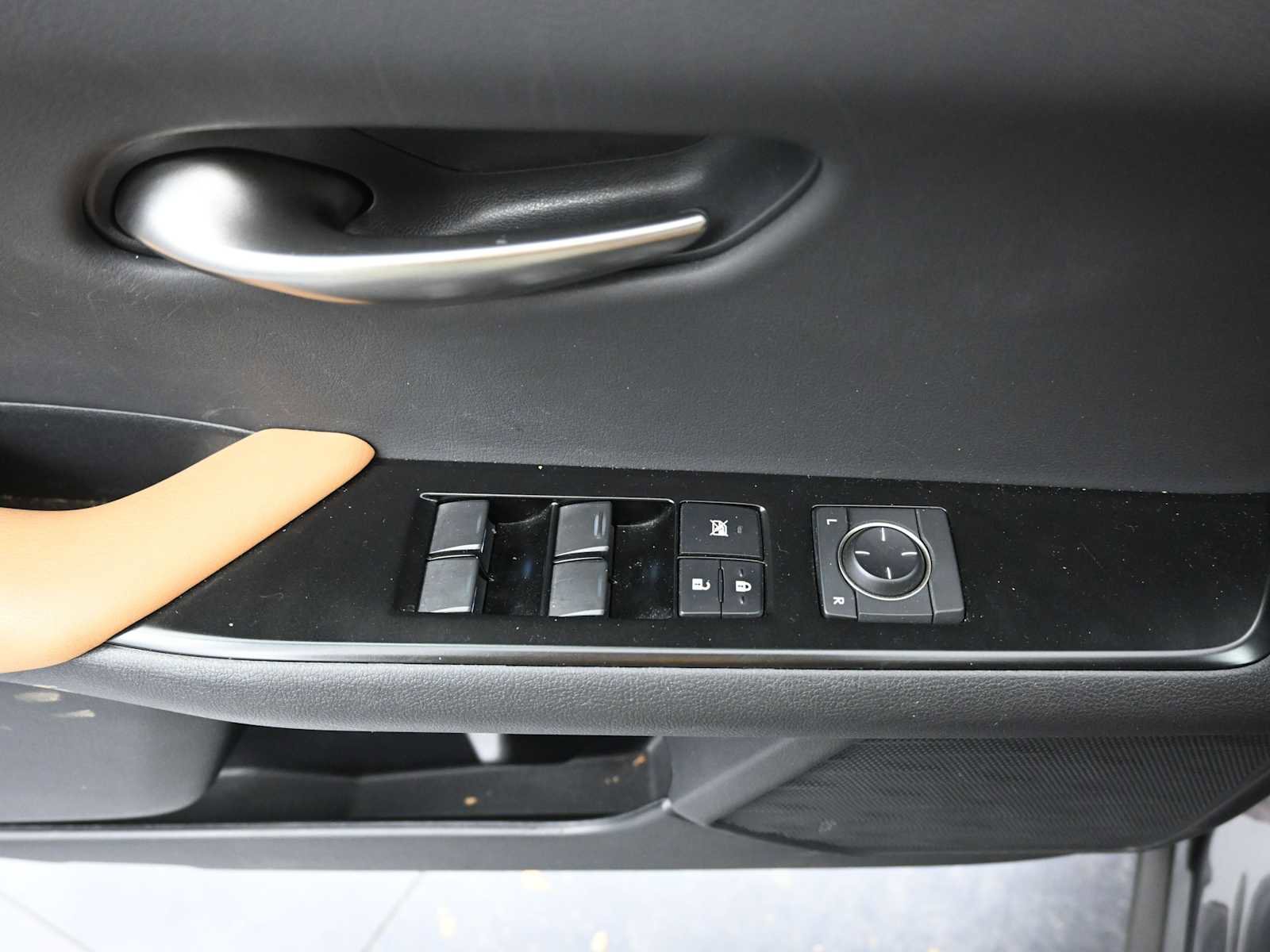 Used 2024 Lexus UX 250h Premium image 17