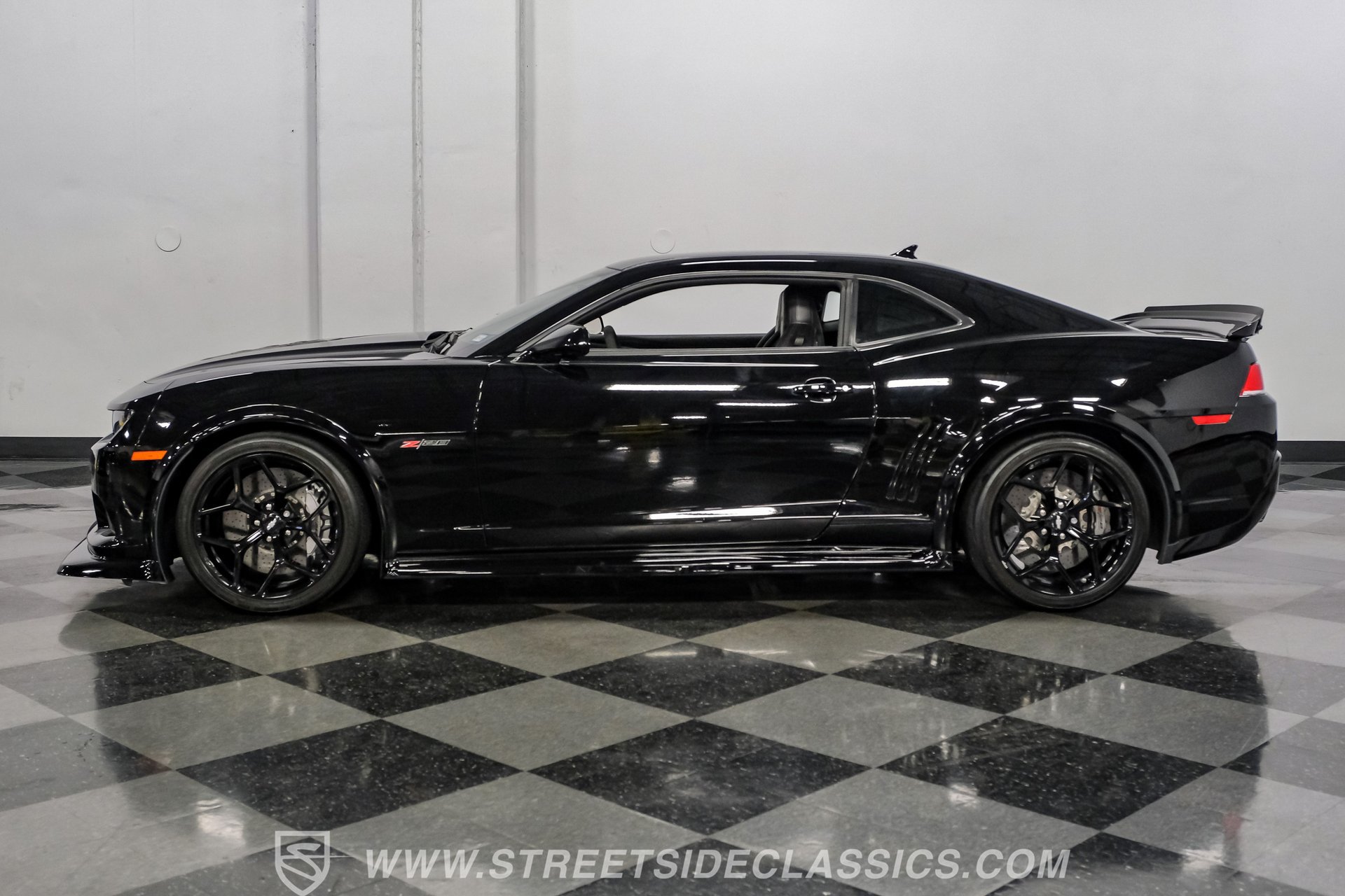 Used 2015 Chevrolet Camaro Z/28 RWD image 2
