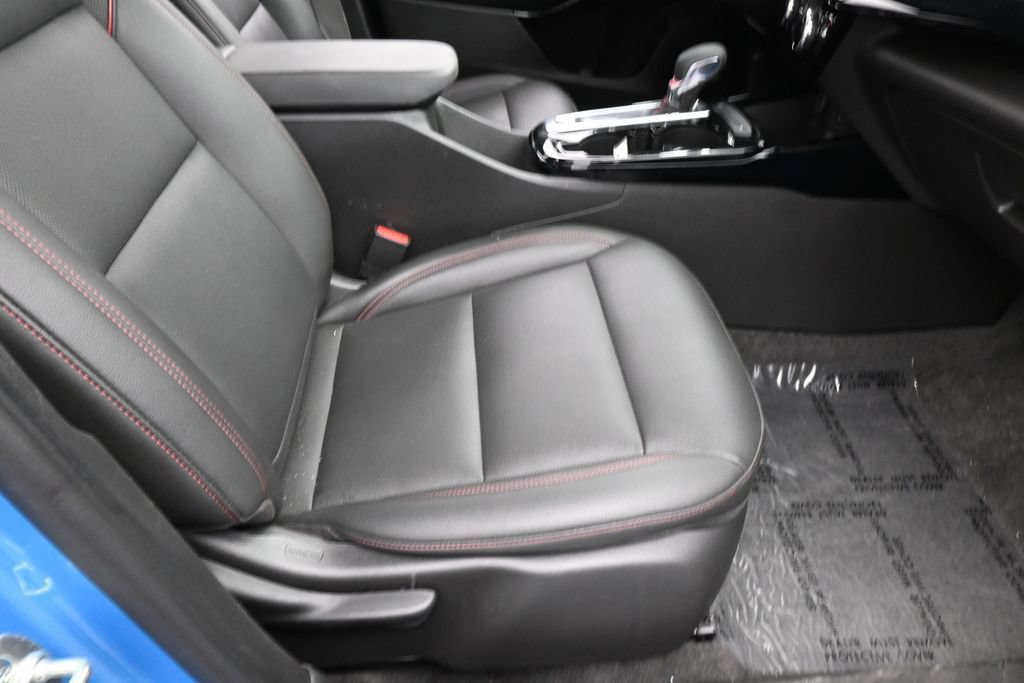Used 2025 Chevrolet Trax RS FWD image 40
