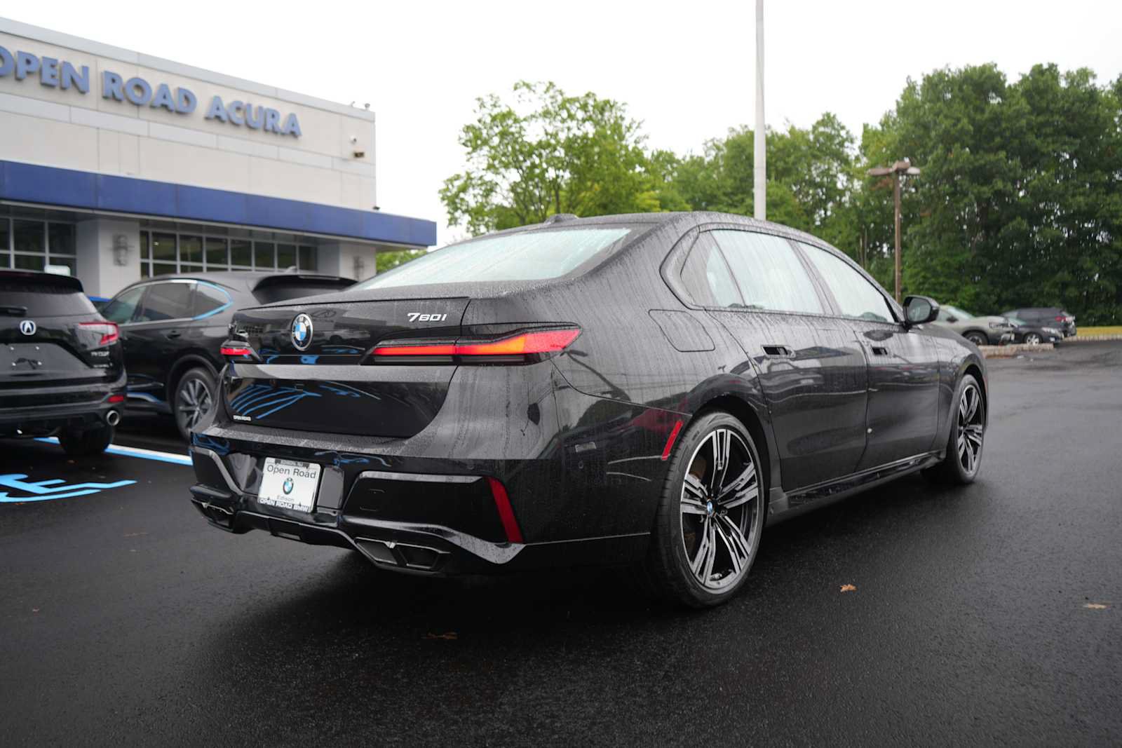 Used 2024 BMW 760i xDrive w/ Executive Package AWD/4WD image 7