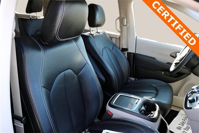 Used 2024 Chrysler Pacifica Select image 21