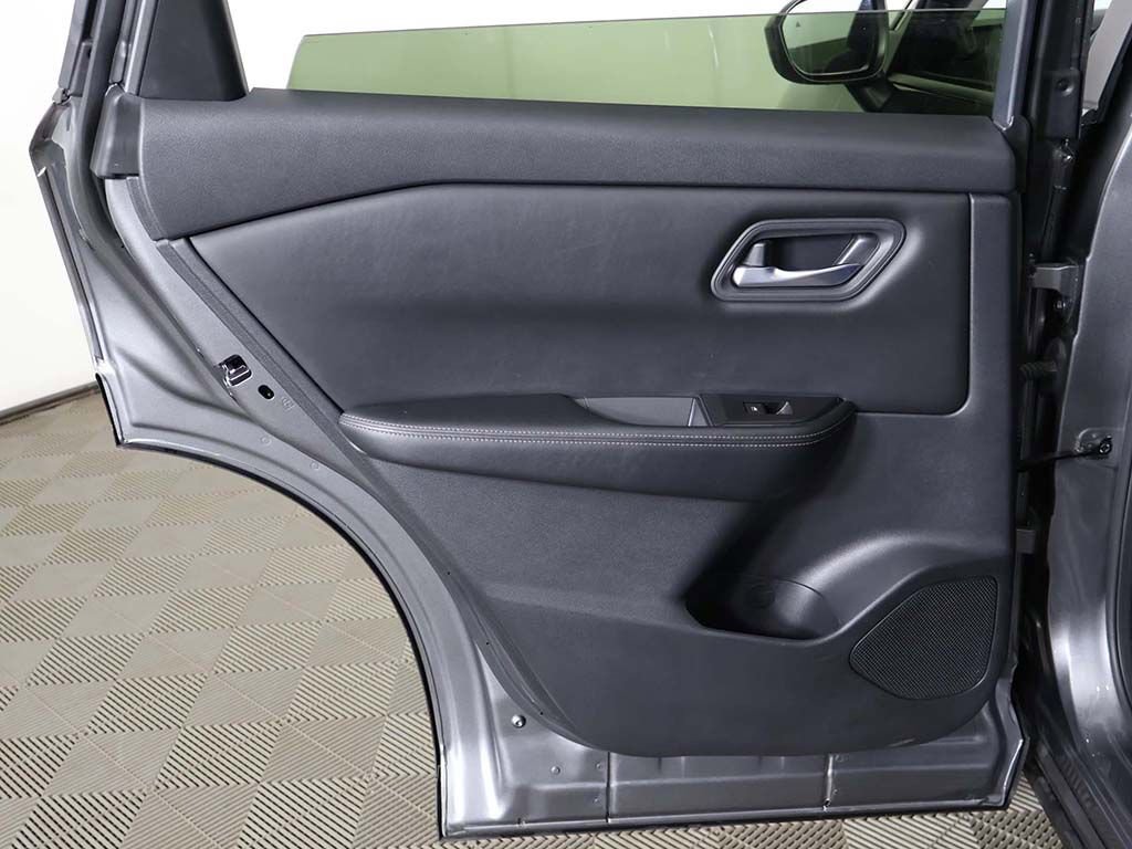 Used 2024 Nissan Rogue SV FWD image 23