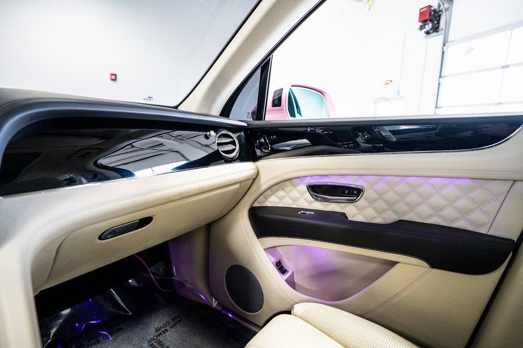 Used 2021 Bentley Bentayga image 53