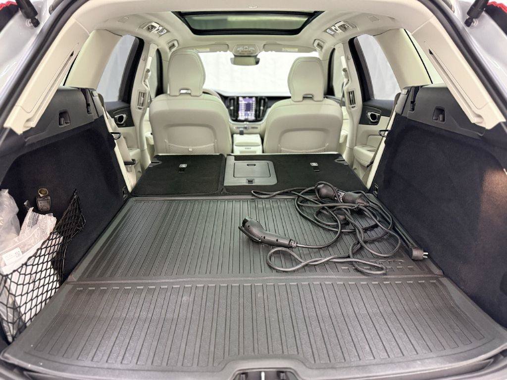Used 2025 Volvo XC60 T8 Plus w/ Climate Package AWD/4WD image 30