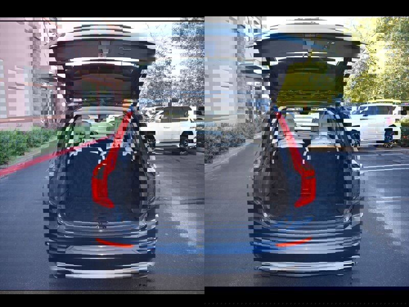 Used 2018 Volvo XC90 T6 Momentum w/ Convenience Package image 20