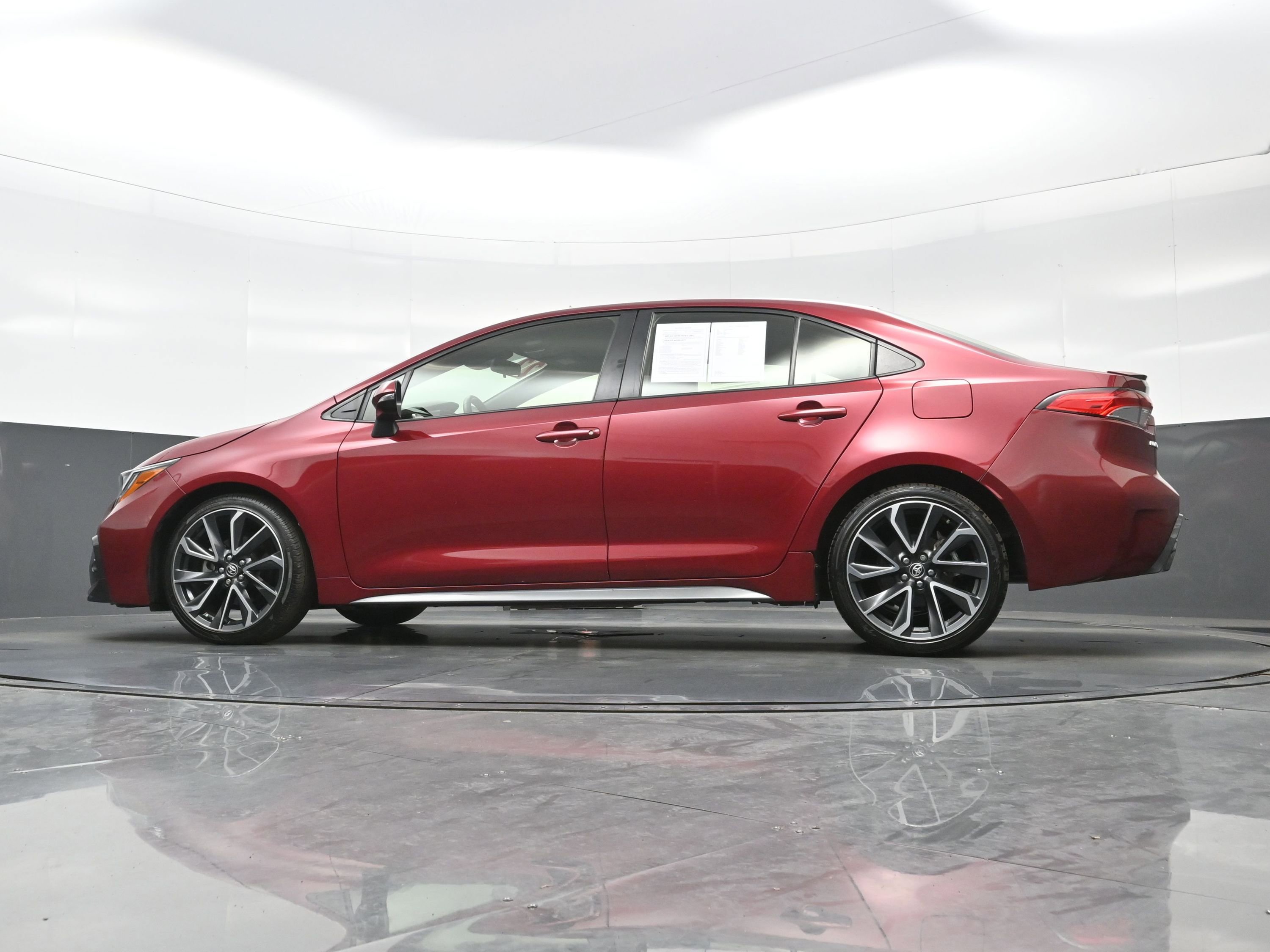 Used 2022 Toyota Corolla SE w/ Carpet Mat Package (TMS) FWD image 27