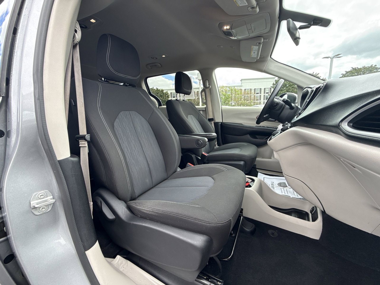 Used 2021 Chrysler Voyager LX FWD image 25