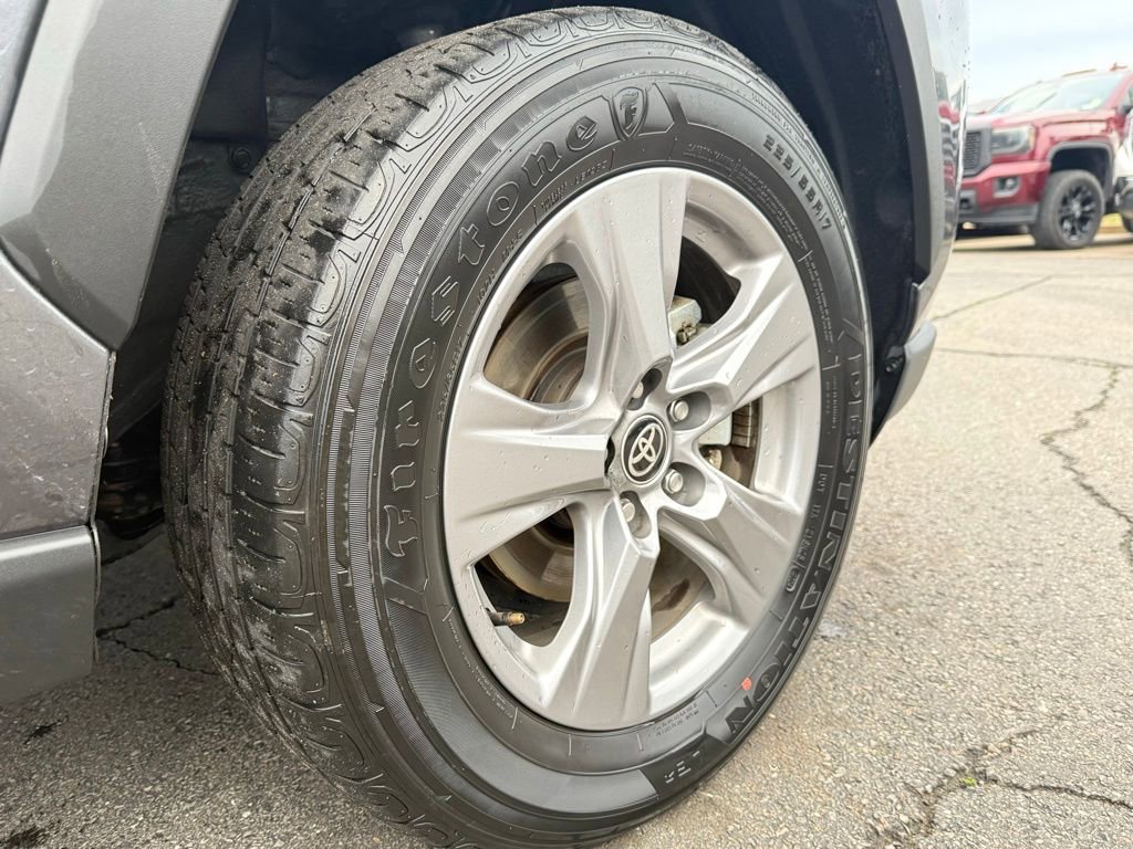 Used 2025 Toyota RAV4 XLE image 31