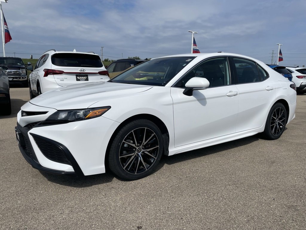 Used 2023 Toyota Camry SE image 6