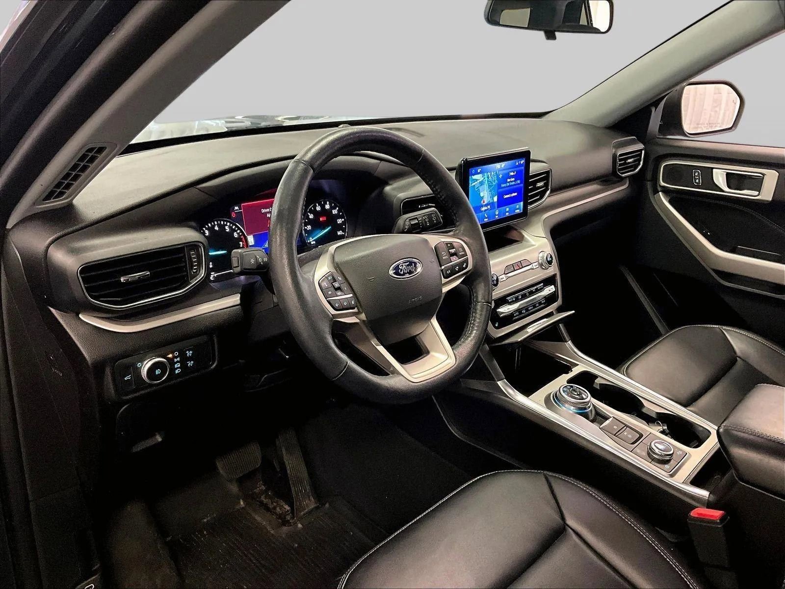 Certified 2022 Ford Explorer XLT w/ Equipment Group 202A AWD/4WD image 12