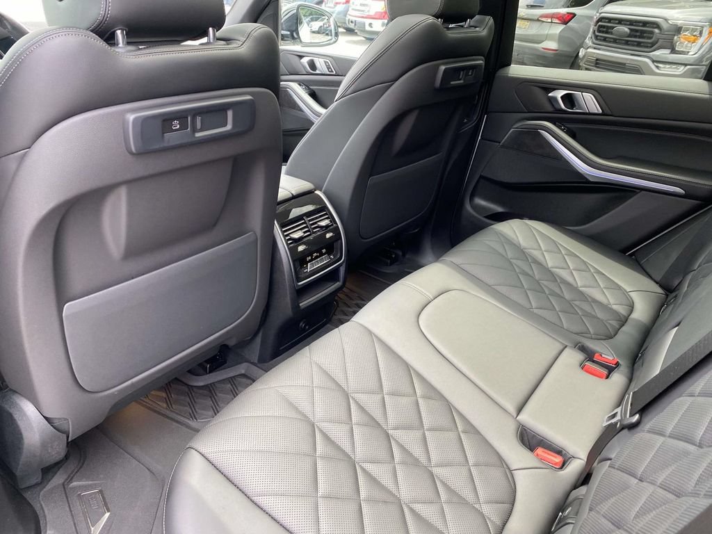 Used 2023 BMW X5 xDrive40i AWD/4WD image 11