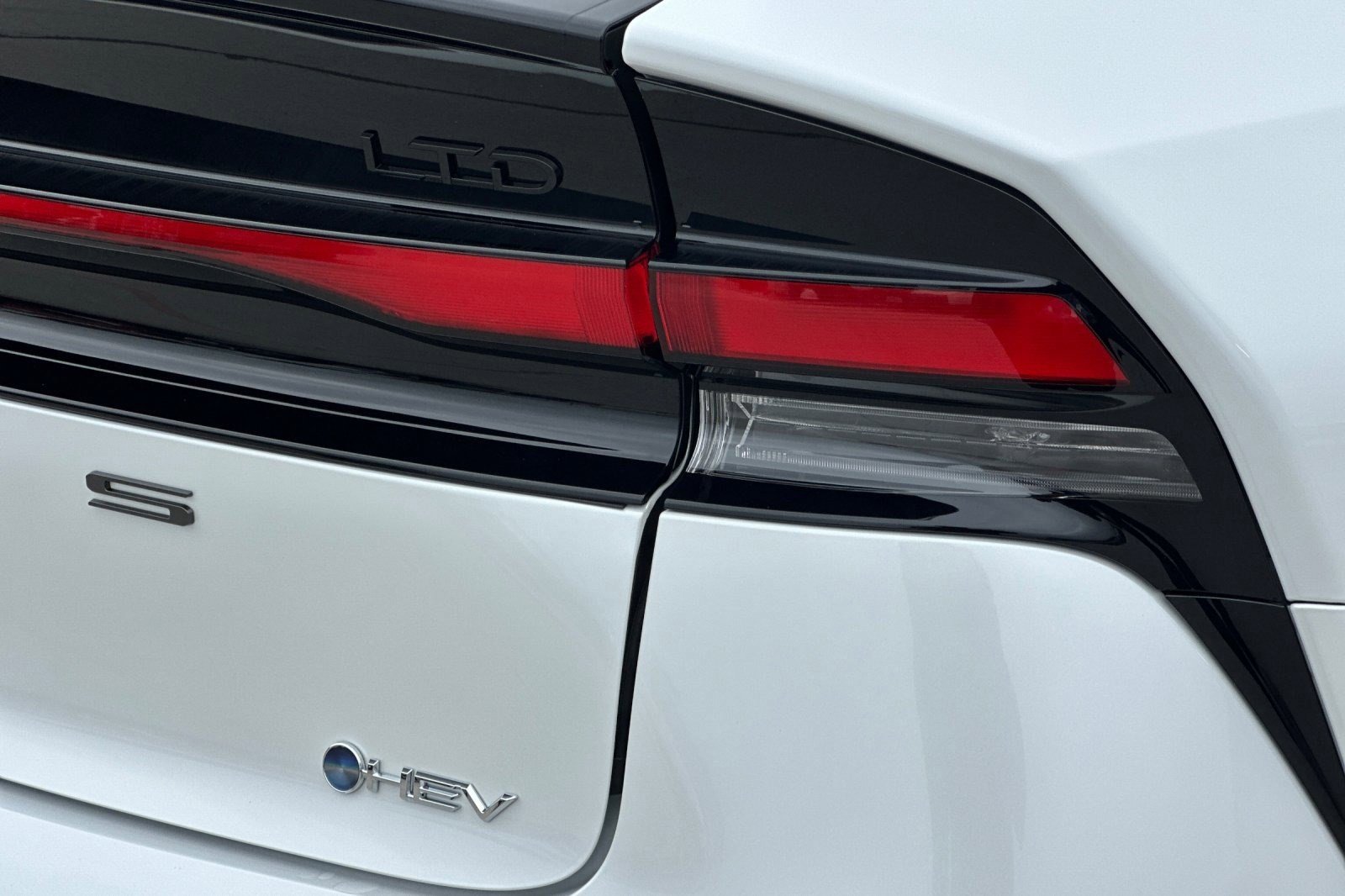 New 2026 Toyota Prius LE image 12