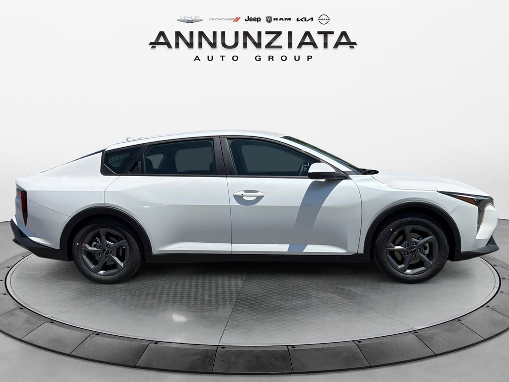 New 2025 Kia K4 LXS FWD image 6