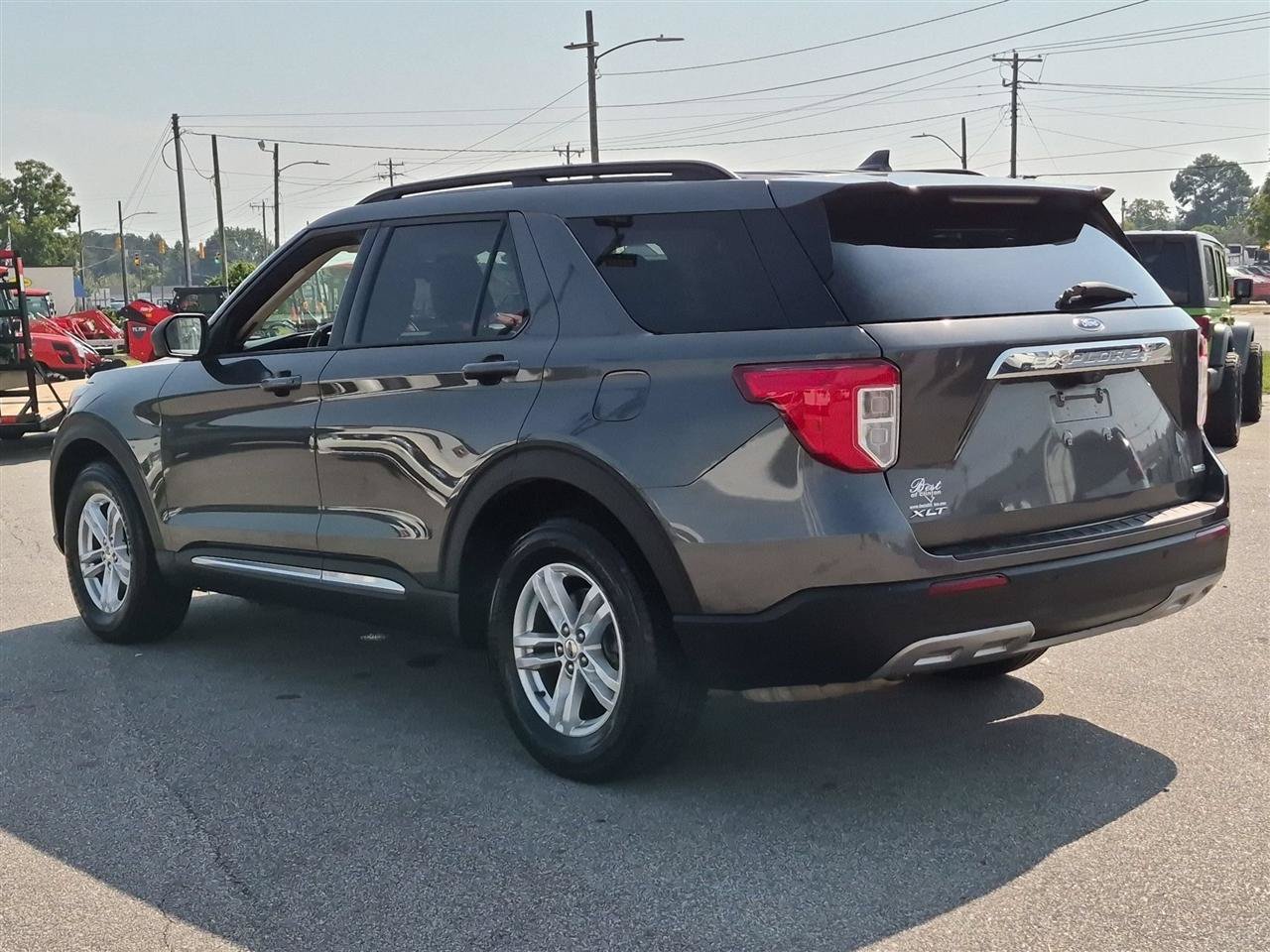 Used 2020 Ford Explorer XLT w/ Equipment Group 202A AWD/4WD image 5