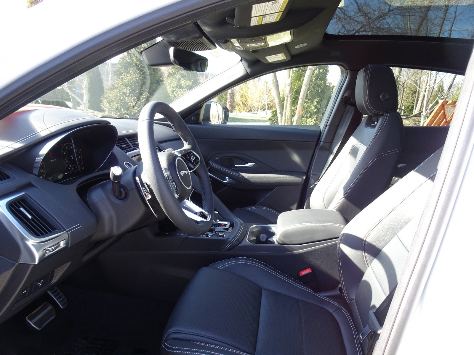 New 2024 Jaguar E-PACE R-Dynamic SE image 2