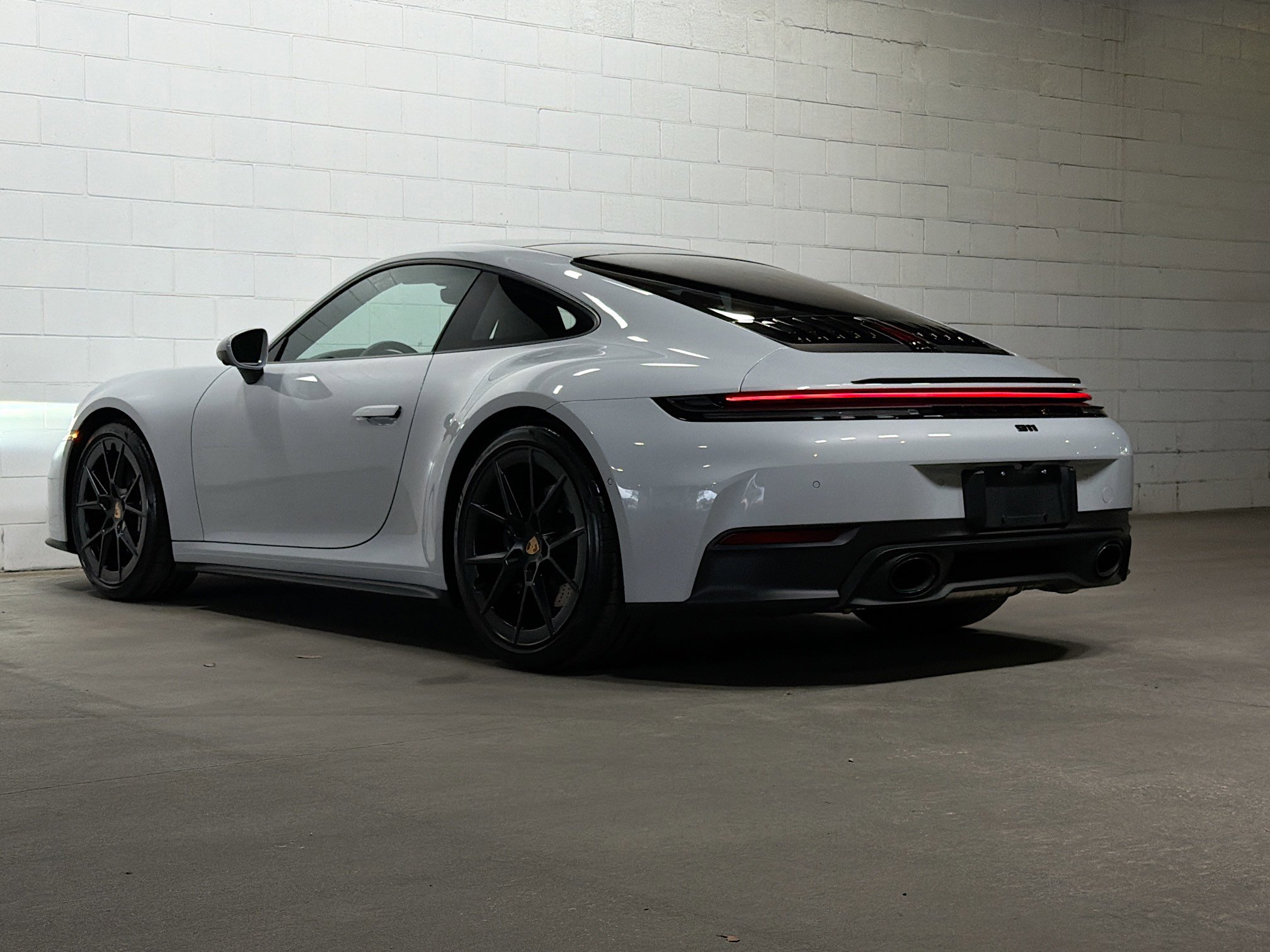 Used 2025 Porsche 911 Carrera image 3
