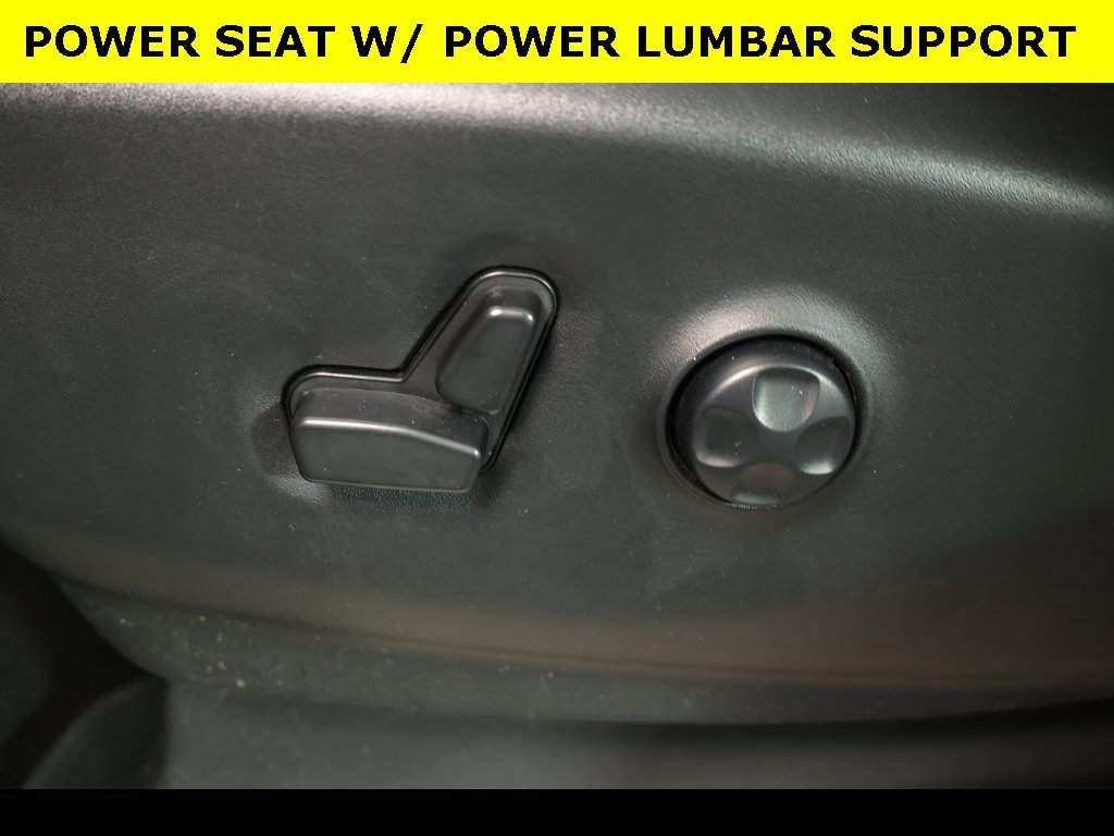 Used 2024 Chrysler Pacifica Touring-L image 6