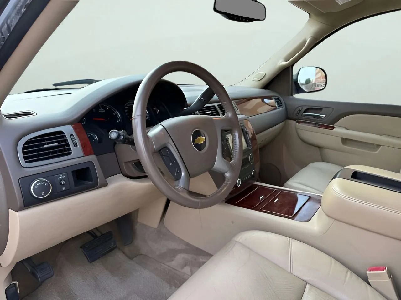 Used 2011 Chevrolet Suburban LTZ image 24