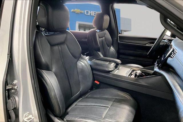 Used 2024 Jeep Wagoneer L Series II w/ Flexible Seating Group AWD/4WD image 28