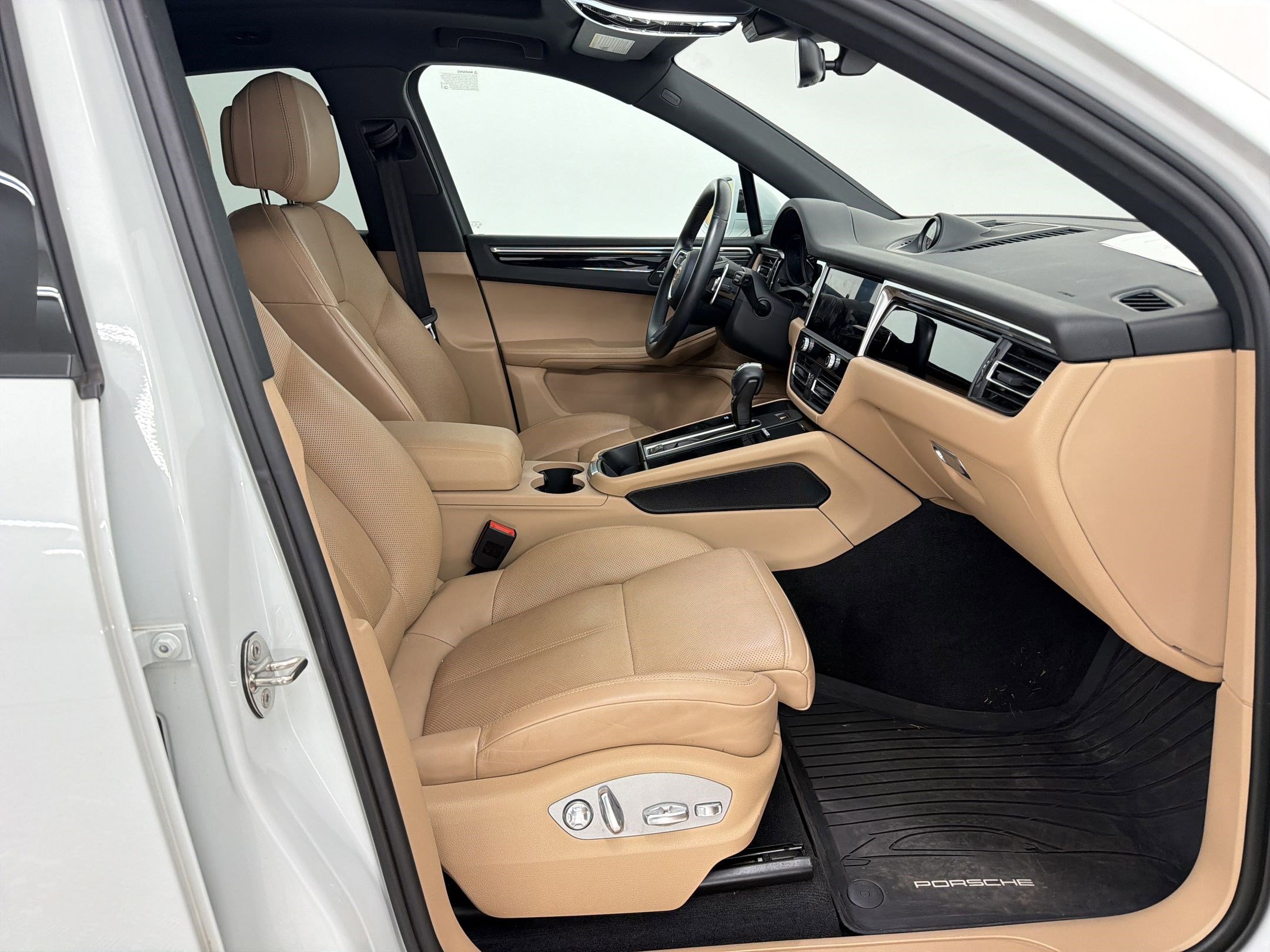 Used 2022 Porsche Macan image 27