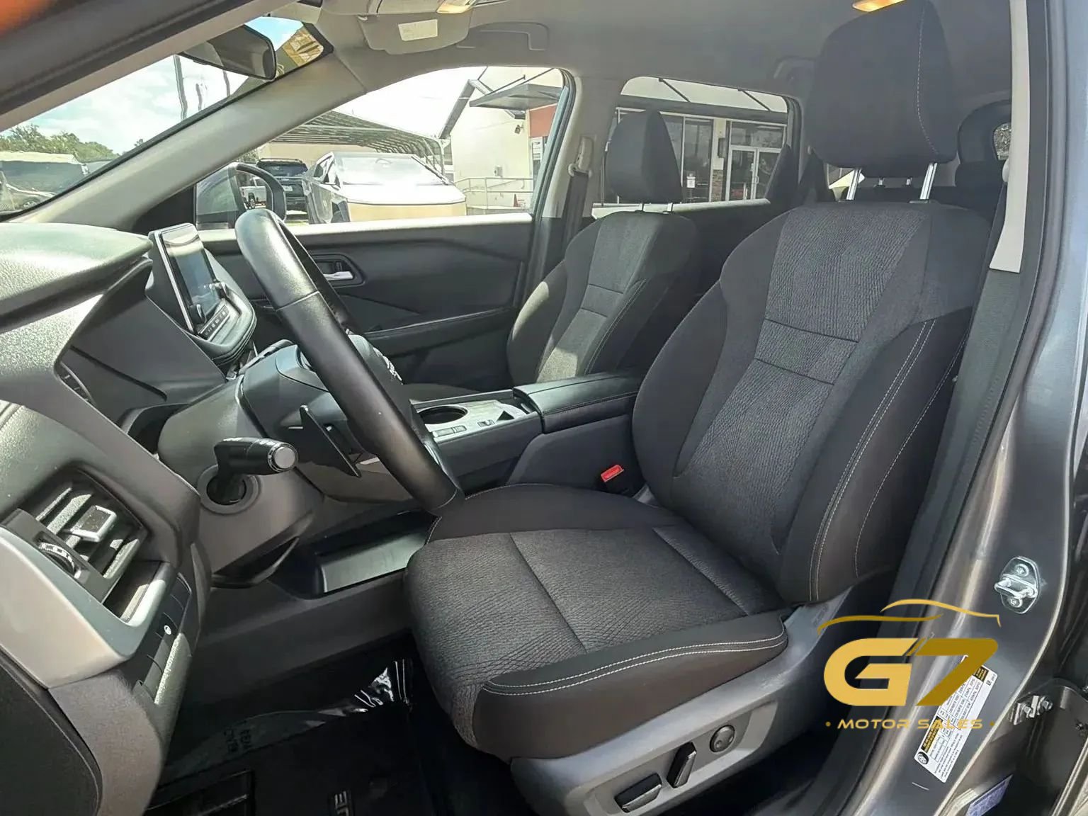 Used 2025 Nissan Rogue SV FWD image 26