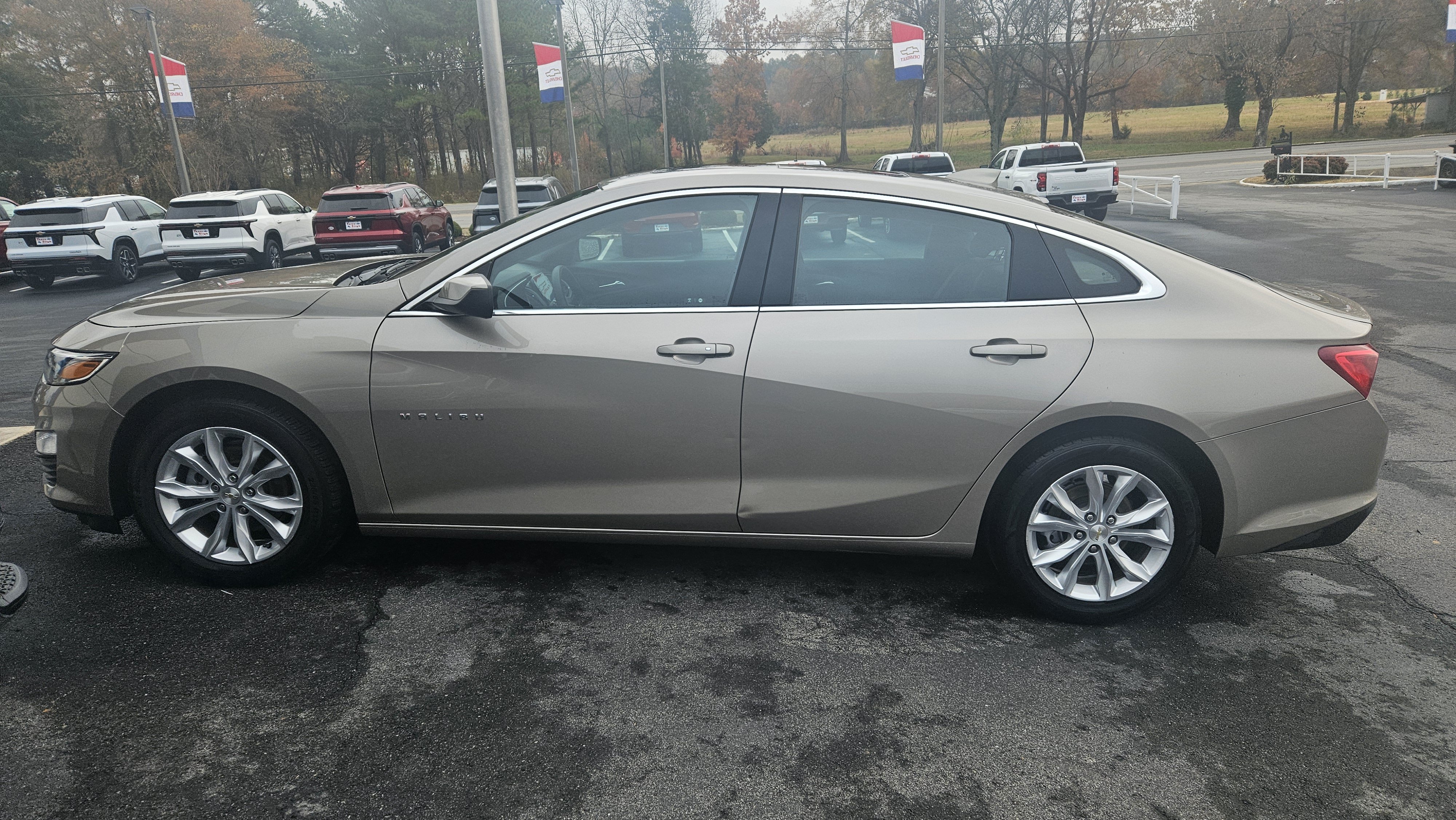 Used 2024 Chevrolet Malibu LT FWD image 1