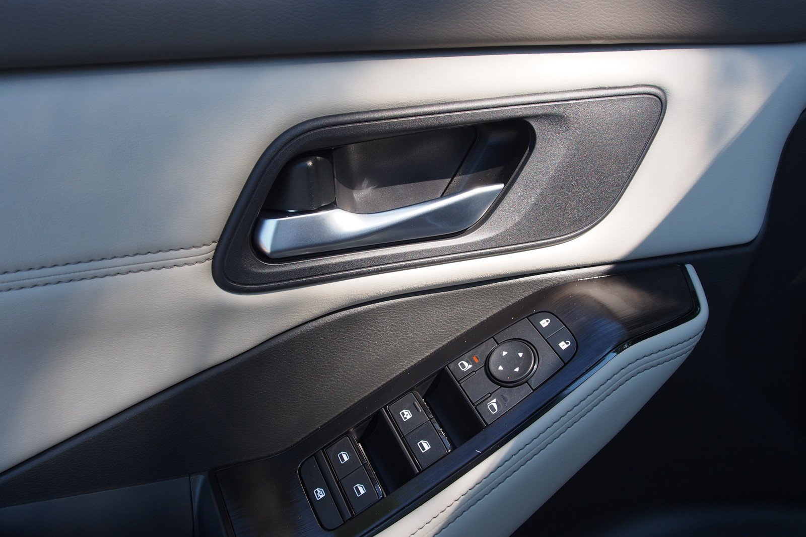 New 2026 Nissan Rogue Dark Armor FWD image 18