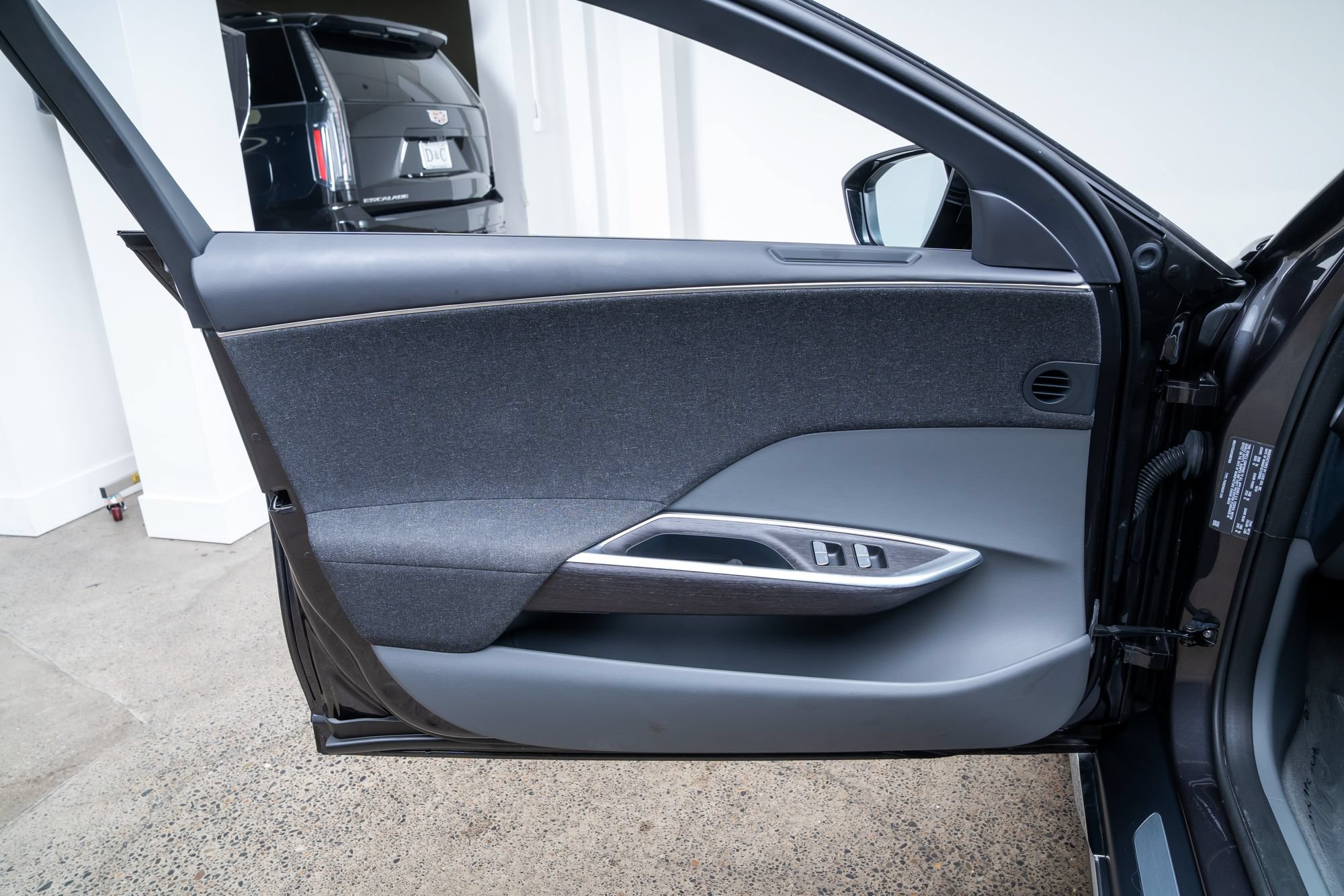 Used 2025 Lucid Air Touring AWD/4WD image 17