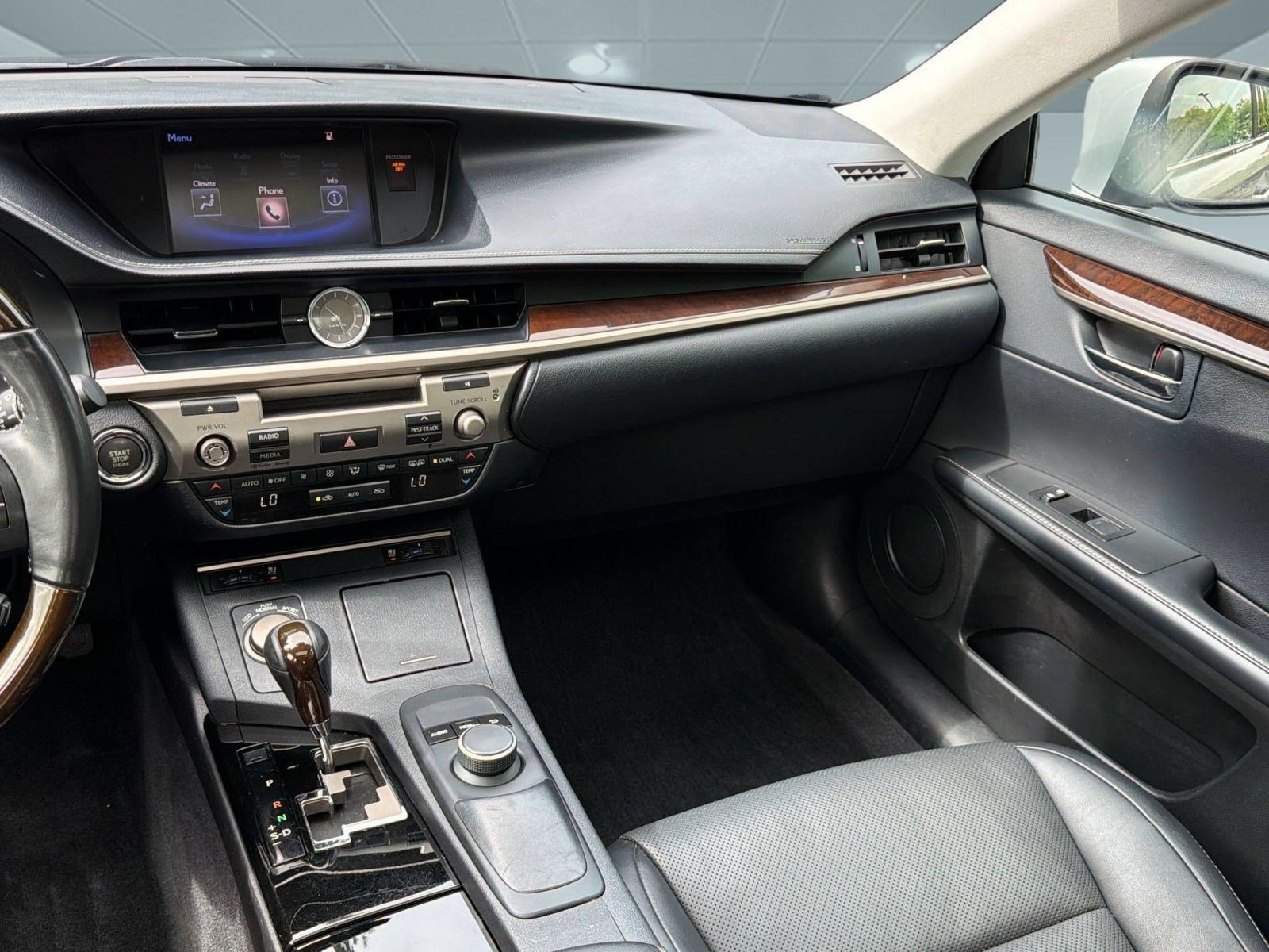 Used 2015 Lexus ES 350 w/ Premium Package FWD image 28