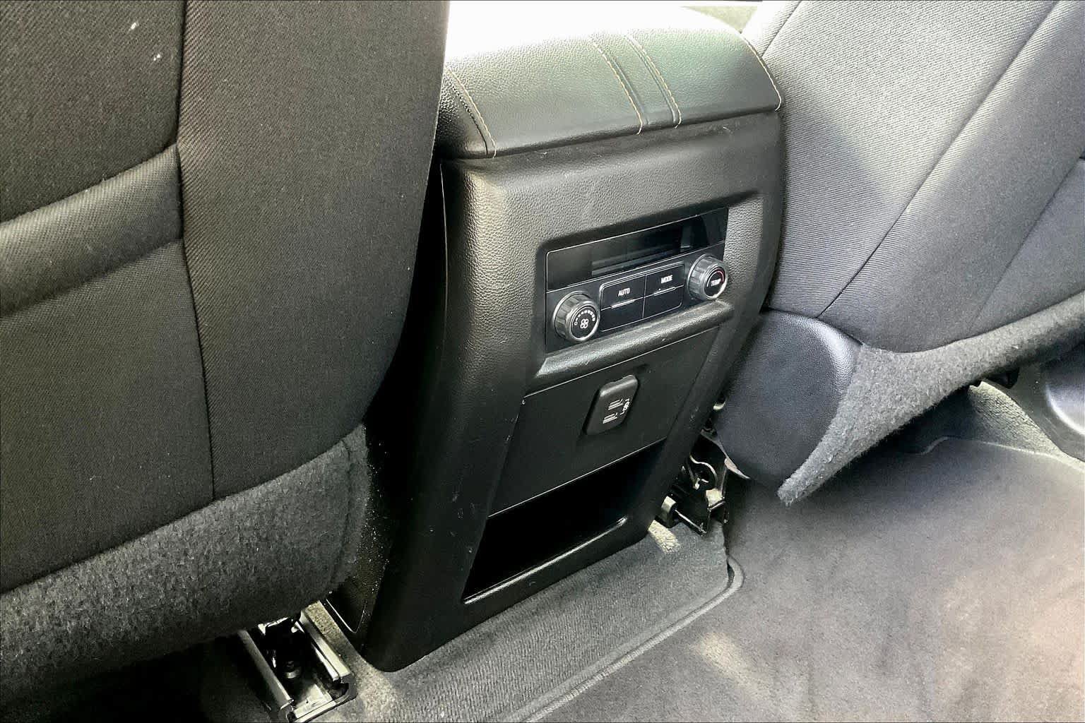 Used 2021 Chevrolet Traverse LT FWD image 34