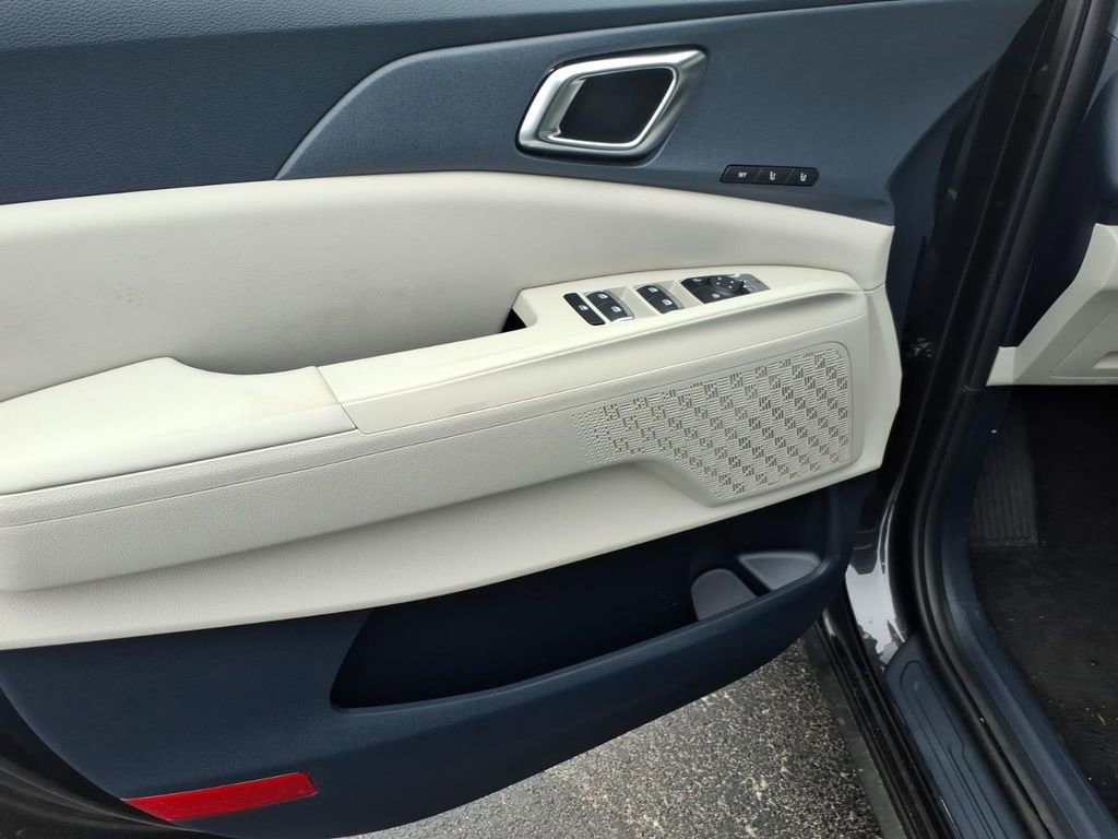 New 2026 Kia Carnival EX image 13