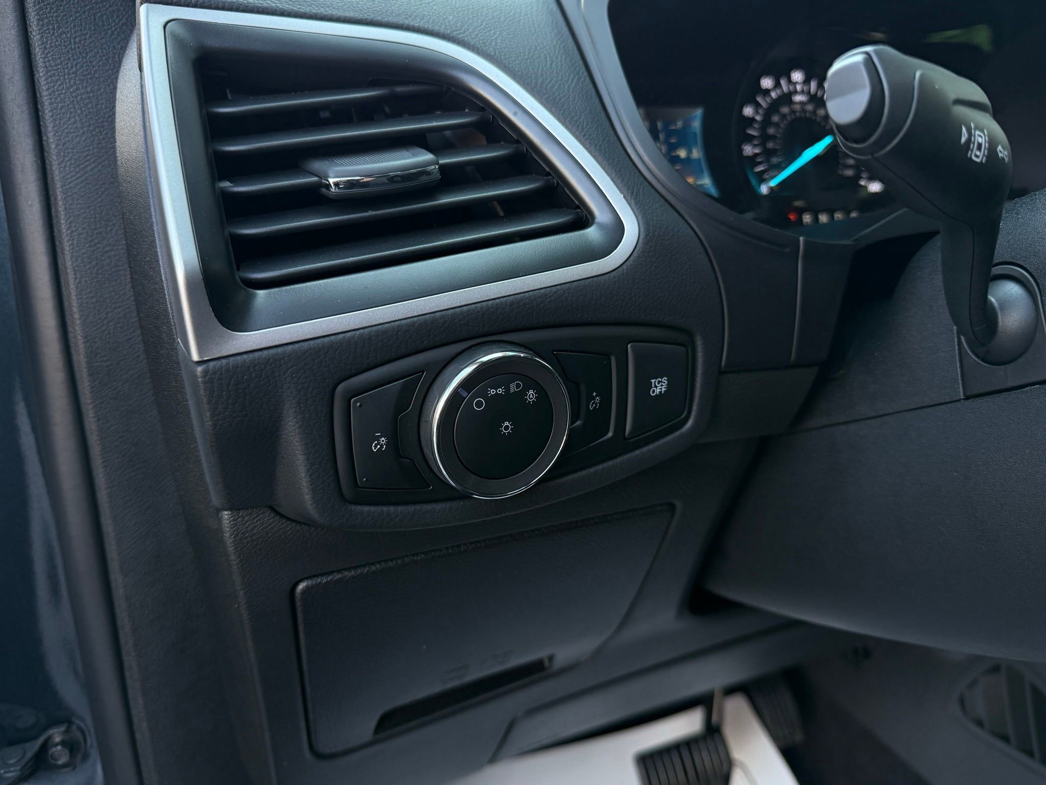 Used 2024 Ford Edge SE image 30