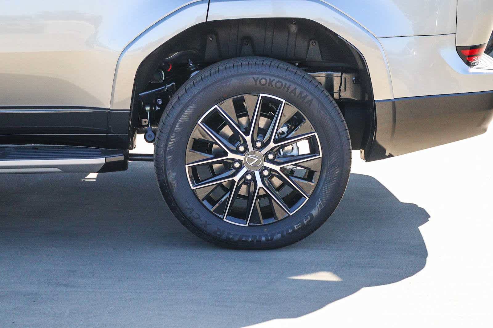 New 2026 Lexus GX 550 w/ Accessory Package (2T) AWD/4WD image 12